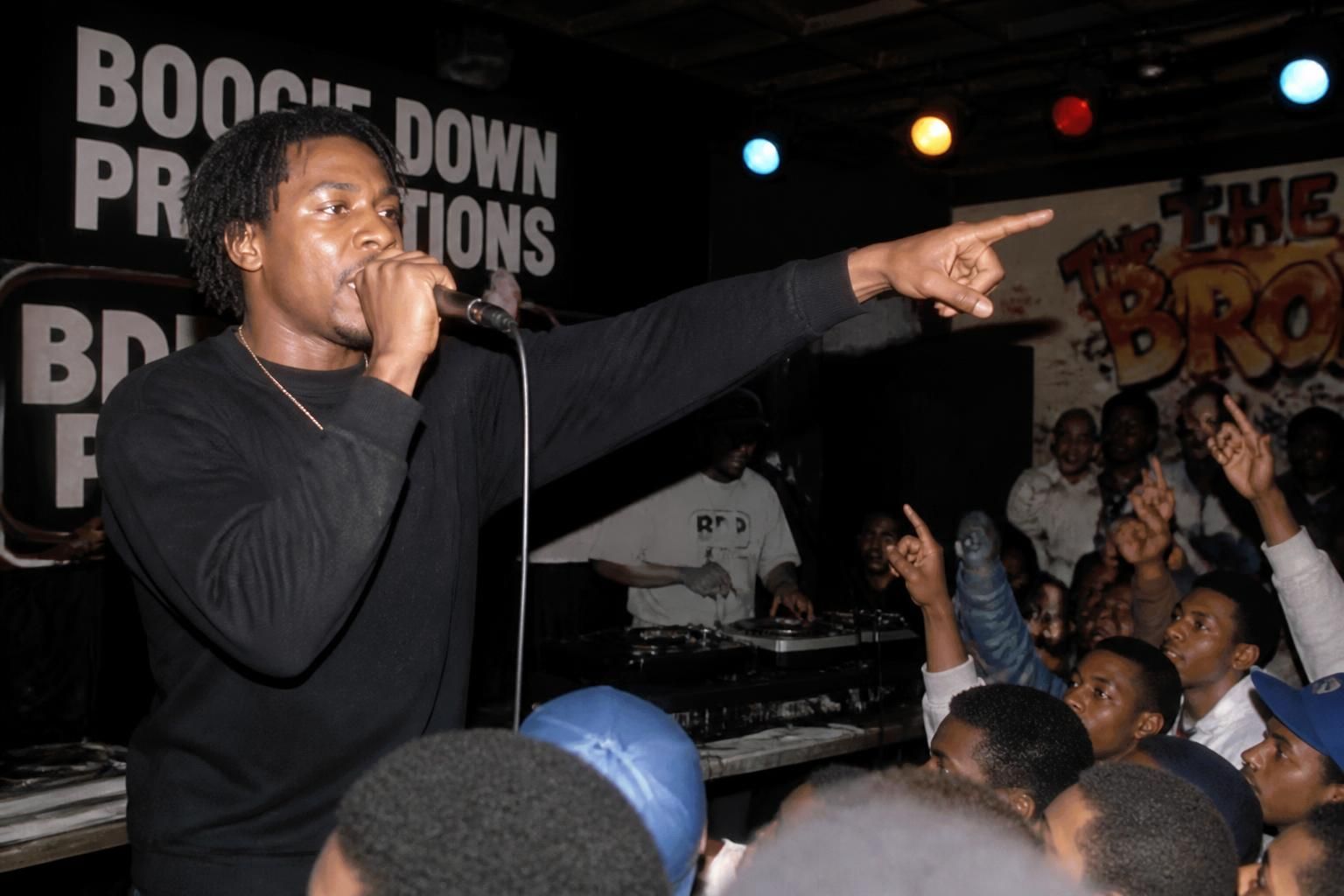 découvrez l'héritage musical de boogie down productions et l'impact majeur de krs-one sur la culture hip-hop, entre innovation et engagement.
